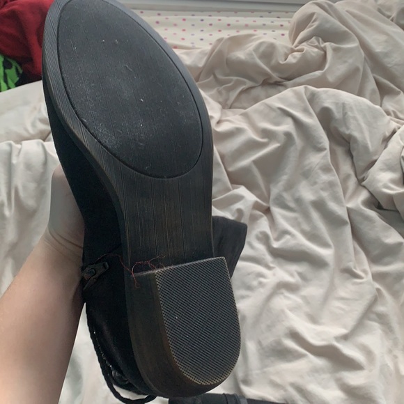 Black boots - Picture 3 of 6